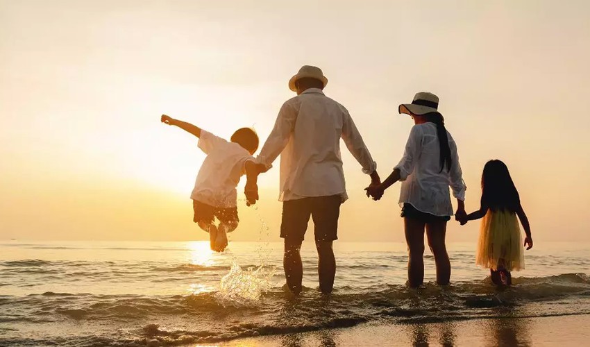 family of 4 at the beach